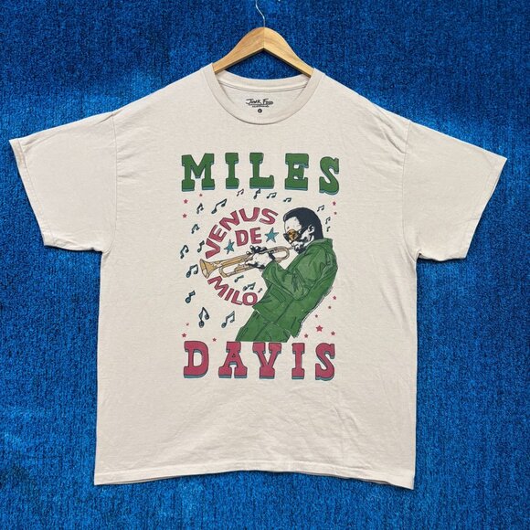 Miles Davis Venus De Milo Jazz Beige T-Shirt Size Large - Picture 1 of 4
